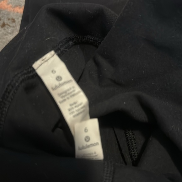 Black leggings from lululemon some piling in the crotch - Picture 2 of 2